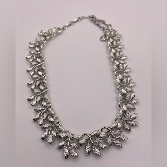 Coro Silver Tone Choker Necklace - Picture 4 of 8